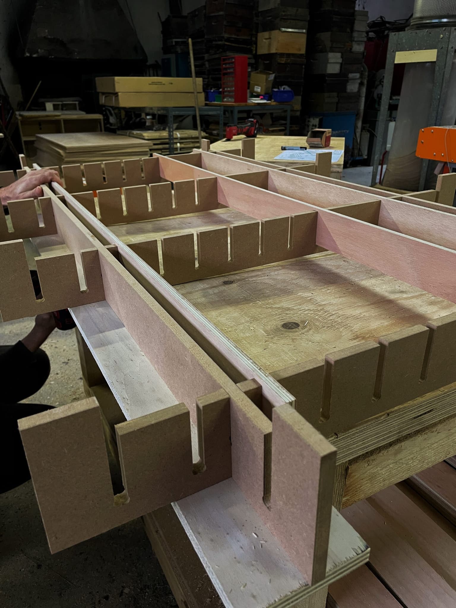 Industrial Subcontracting: Large Series Machining and Assembly in Okoume Plywood