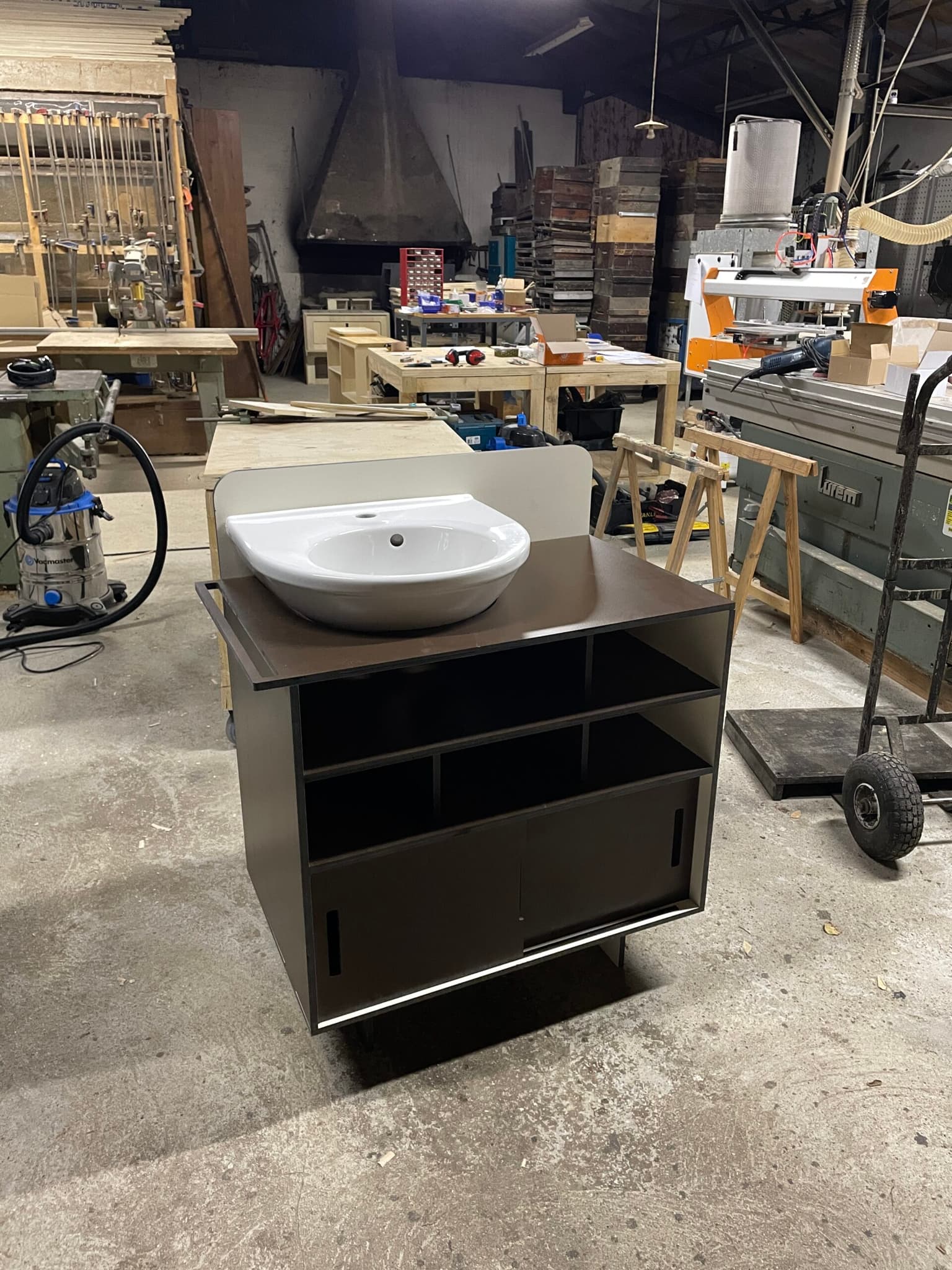 Circular Economy and CNC Machining: The Challenge of Reused Trespa