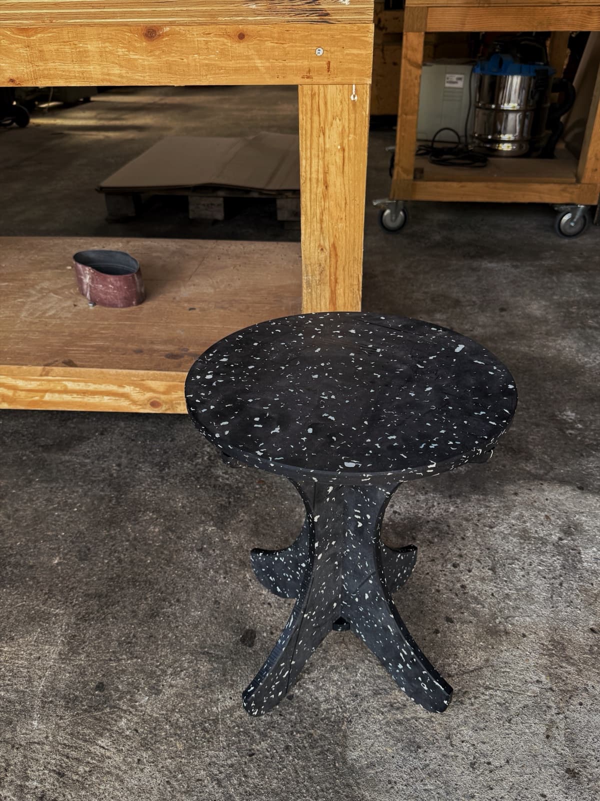 CNC Machining of Recycled Plastics (Le Pavé® & PAV2): From Eco-Design to High-End Furniture